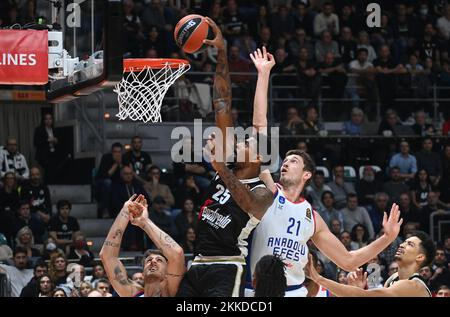 Bologna, Italia. 25th Nov 2022. Jordan Mickey (Segafredo Virtus Bologna) durante la partita di campionato di basket Eurolega Segafredo Virtus Bologna vs. Anadolu Efes Istanbul - Bologna, 25 novembre 2022 presso Paladozza sport Palace Credit: Live Media Publishing Group/Alamy Live News Foto Stock