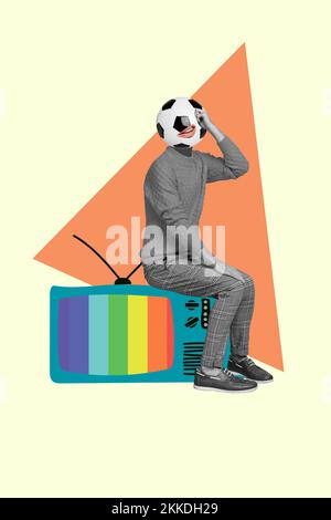 Creative 3D collage artwork Postcard poster schizzo del tifoso di calcio guardare la tv nessun problema di connessione isolato su sfondo disegno Foto Stock