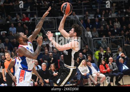 Bologna, Italia. 25th Nov 2022. Alessandro Pajola (Segafredo Virtus Bologna) durante la partita di campionato di basket Eurolega Segafredo Virtus Bologna Vs. Anadolu Efes Istanbul - Bologna, 25 novembre 2022 al Paladozza Sport Palace Credit: Independent Photo Agency/Alamy Live News Foto Stock