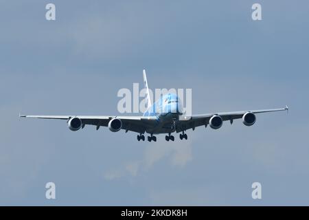 Prefettura di Chiba, Giappone - 05 maggio 2019: Tutti i Nippon Airways (ANA) Airbus A380-800 (JA381A) aereo passeggeri Flying Honu schema. Foto Stock