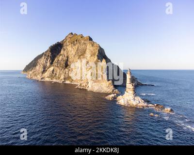 Vista aerea il faro abbandonato Aniva a Sakhalin Island, Russia. Foto Stock