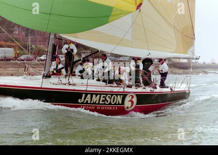 AJAXNETPHOTO. 1993. SOLENT, INGHILTERRA. - ADMIRAL'S CUP - 4TH INSHORE RACE - JAMESON 3 (IR) PHOTO:JONATHAN EASTLAND/AJAX RIF:1331081 421 Foto Stock