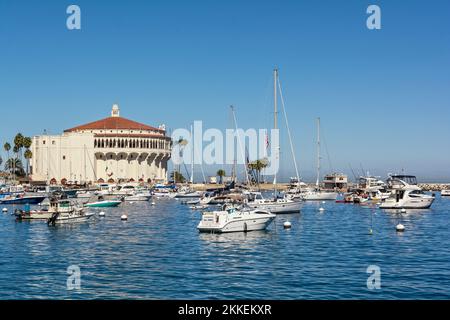 California, Catalina Island, Avalon Harbor, Casino Foto Stock