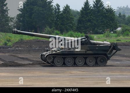 Prefettura di Shizuoka, Giappone - 10 luglio 2011: Giappone Ground Self-Defense Force M110A2 203mm Howitzer semovente. Foto Stock