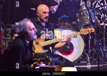 Roma, Italia. 25th Nov 2022. Gabriele Lazzarotti durante il Tour Daniele Silvestri Teatri 2022 del 25 novembre 2022 presso l'Auditorium della conciliazione di Roma. Credit: Live Media Publishing Group/Alamy Live News Foto Stock