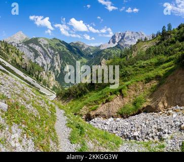 Le pareti nord dei monti Karwendel - picco di Lamsen spitze. Foto Stock