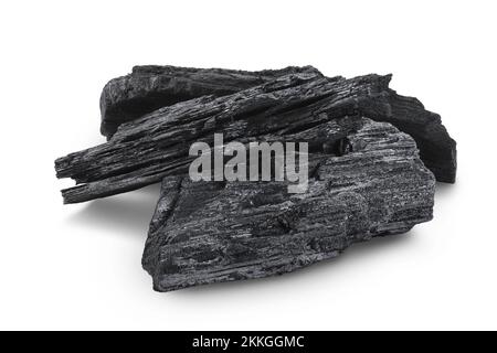 Carbone di legno naturale isolato su fondo bianco con profondità di campo completa Foto Stock