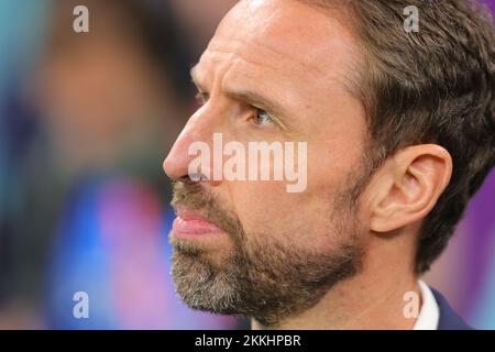 Al Khor, Qatar. 25th Nov 2022. Gareth Southgate Head Coach of England si occupa della partita della Coppa del mondo FIFA Qatar 2022 tra Inghilterra e Stati Uniti al Bayt Stadium di al Khor, Qatar, il 25 novembre 2022. Foto di Peter Dovgan. Solo per uso editoriale, licenza richiesta per uso commerciale. Non è utilizzabile nelle scommesse, nei giochi o nelle pubblicazioni di un singolo club/campionato/giocatore. Credit: UK Sports Pics Ltd/Alamy Live News Foto Stock