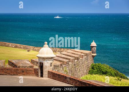 Scatole di entrata al Castello di San Cristobal nella Vecchia San Juan, sull'isola tropicale dei Caraibi di Puerto Rico, USA. Foto Stock