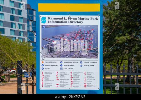 Cartello Raymond L. Flynn Marine Park nel Seaport District, città di Boston, Massachusetts, ma, USA. Foto Stock