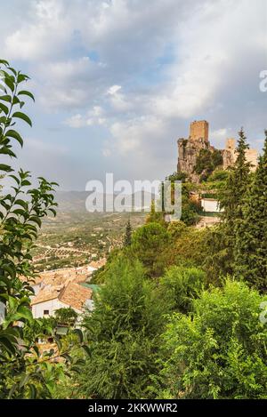 Castello di la Iruela, Cazorla, sulla cima di una roccia. Foto Stock