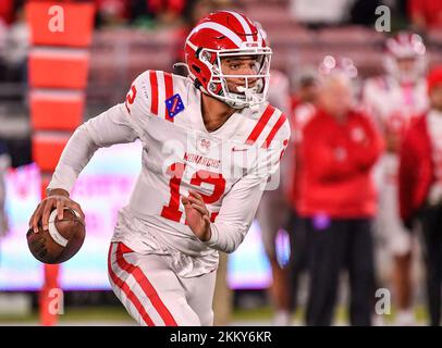 Pasadena, Stati Uniti. 25th Nov 2022. 25 novembre 2022 Pasadena, CA.Mater dei Quarterback Elia Brown #12 in azione nel primo trimestre del CIF-SS DIV 1 Prep Football Championship Game tra il Mater dei Monarchs contro il St. John Bosco Braves al Rose Bowl di Pasadena, California.Mandatory Photo Credit: Louis Lopez/Cal Sport Media/Modern Exposure Credit: CAL Sport Media/Alamy Live News Foto Stock