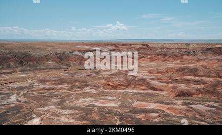 Una splendida vista aerea dei paesaggi delle Badlands nel Petrified Forest National Park, Arizona Foto Stock