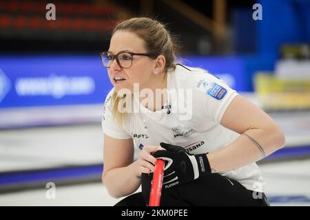 Ostersund, Svezia. 26th Nov 2022. Svizzera Alina Paetz nel gioco di medaglia d'oro femminile tra la Danimarca e la Svizzera al Campionato europeo di curling tenutosi a Ostersund Arena, Ostersund, Svezia 26 novembre 2022.Photo: Mats Andersson / TT / kod 62210 Credit: TT News Agency/Alamy Live News Foto Stock