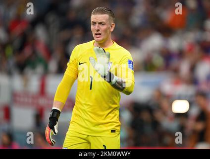 Al Khor, Qatar. 25th Nov 2022. Calcio: Coppa del mondo, Inghilterra - USA, turno preliminare, Gruppo B, Giornata 2, Stadio al-Bayt. Jordan Pickford, portiere dell'Inghilterra, è un gesto. Credit: Robert Michael/dpa/Alamy Live News Foto Stock