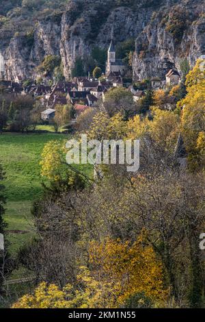 Vue du village de Gluges et des falaises depuis le belvédère de Copeyre Foto Stock