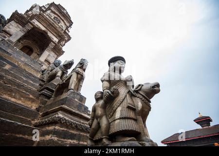 Kathmandu, Nepal- aprile 20,2022: Piazza Patan Durbar si trova nel centro della città di Lalitpur. Patan è una delle più antiche città buddiste conosciute. E' vero Foto Stock