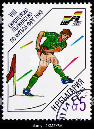 MOSCA, RUSSIA - 29 OTTOBRE 2022: Francobollo stampato in Bulgaria show Corner, European Football Championship, W. Germany -88 serie, circa 1988 Foto Stock