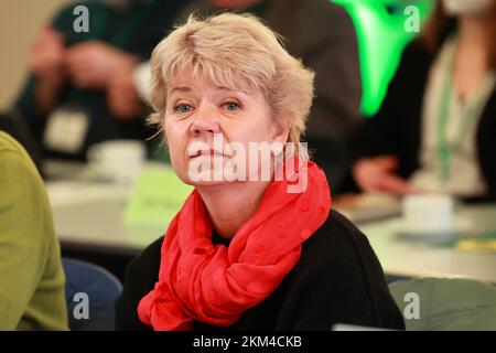 Zerbst, Germania. 26th Nov 2022. Cornelia Lüddemann, presidente del gruppo parlamentare statale B`90/Die Grünen, alla conferenza statale 47th di Bündnis 90/Die Grünen Sachsen-Anhalt a Zerbst. Il programma comprende la necessità di rafforzare le piccole e medie imprese e i commercianti qualificati, nonché la politica energetica. A tal fine, i delegati discuteranno una mozione chiave del comitato esecutivo statale. Credit: Peter Gercke/dpa-Zentralbild/dpa/Alamy Live News Foto Stock