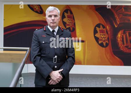 Andy Roe, commissario dei Vigili del fuoco di Londra, parla ai giornalisti della sede centrale dei Vigili del fuoco di Londra (LFB) a Southwark, nel sud di Londra, dopo un briefing sulla revisione indipendente della cultura condotta da Nazir Afzal. Data immagine: Sabato 26 novembre 2022. Foto Stock