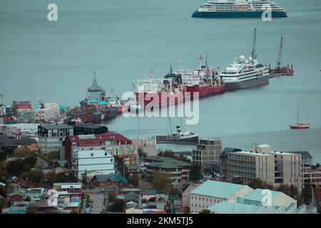 Navi ancorate nel porto di Ushuaia, in Argentina. Foto Stock