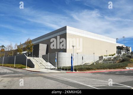 ORANGE, CALIFORNIA - 25 NOV 2022: L'edificio dell'Atletica nel campus del Santiago Canyon College Foto Stock