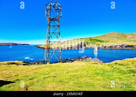 Pylon che trasporta l'unica funivia irlandese attraverso Dursey Sound a Dursey Island, Beara Peninsula, County Cork, Irlanda Foto Stock