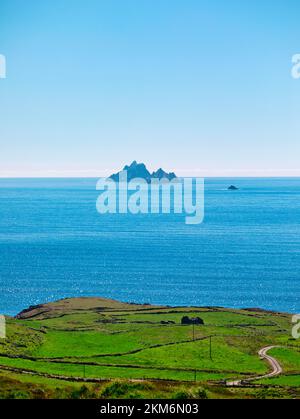 Le Isole Skellig una location cinematografica di Star Wars nell'Oceano Atlantico al largo della costa della contea di Kerry, Irlanda Foto Stock