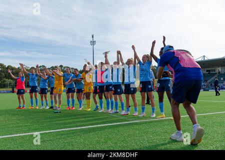 Sydney, Australia. 26th Nov 2022. Il team FC di Sydney ringrazia i propri sostenitori dopo la partita tra il FC di Sydney e la Melbourne Victory al Cromer Park il 26 novembre 2022 a Sydney, Australia Credit: IOIO IMAGES/Alamy Live News Foto Stock