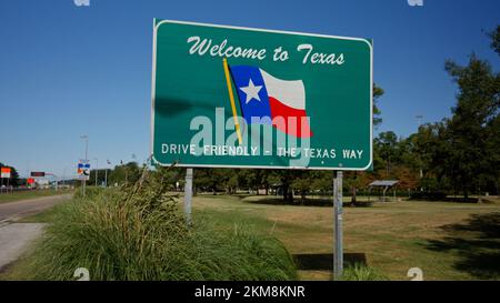 Benvenuto a Texas Street segno sull'autostrada - CADDO LAKE, STATI UNITI - 05 NOVEMBRE 2022 Foto Stock