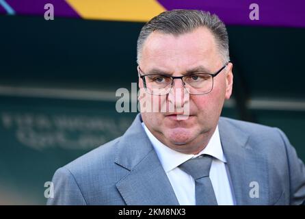 Al Rayyan, Katar. 26th Nov 2022. Trainer Czeslaw Michniewicz (Polen) al Rayyan, 26.11.2022, FIFA Fussball WM 2022 in Katar, Gruppenphase, Polen - Saudi-Arabien/ PRESSINPHOTO Credit: PRESSINPHOTO SPORTS AGENCY/Alamy Live News Foto Stock