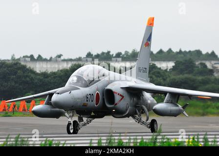 Prefettura di Ibaraki, Giappone - 03 agosto 2009: Aereo da addestramento Kawasaki T-4 della forza di autodifesa aerea giapponese. Foto Stock
