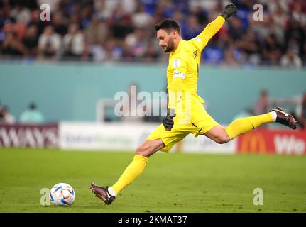 Il portiere francese Hugo Lloris è in azione durante la partita di Coppa del mondo FIFA Group D allo Stadio 974 a Doha, Qatar. Data immagine: Sabato 26 novembre 2022. Foto Stock