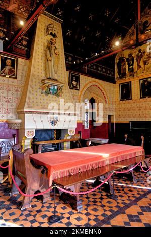 Sala banchetti al Castell Coch o al Castello Rosso. Castle Coch - The Red Castle, Tongwynlais, Cardiff, Galles, Regno Unito, Europa - 15th ottobre Foto Stock