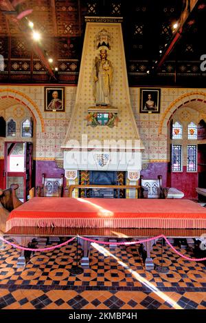 Sala banchetti al Castell Coch o al Castello Rosso. Castle Coch - The Red Castle, Tongwynlais, Cardiff, Galles, Regno Unito, Europa - 15th ottobre Foto Stock