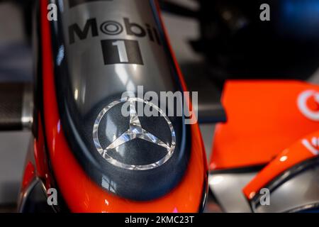 McLaren MP4-24 di Lewis Hamilton, in mostra allo Scramble di Ottobre tenutosi al Bicester Heritage Centre il 9th Ottobre 2022 Foto Stock