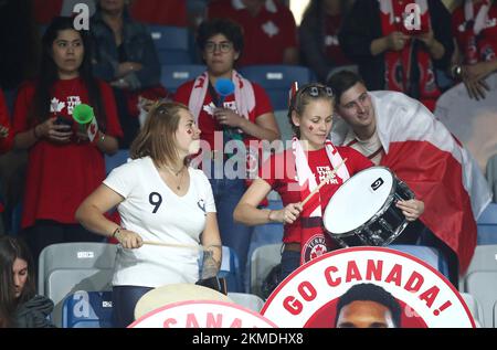 Malaga, Spagna. 26th Nov 2022. Tifosi del Canada durante la Coppa Davis di Rakuten Finals 2022 partita tra Italia e Canada al Palacio de los Deportes Jose Maria Martin Carpena a Malaga, Spagna il 26 novembre 2022. Photo: Sanjin Strukic/PIXSELL Credit: Pixsell photo & video agency/Alamy Live News Foto Stock