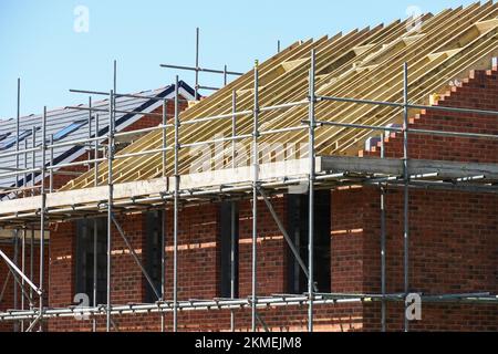 Nuova costruzione di tetti in casa sito, struttura in legno di una nuova costruzione casa, Londra Inghilterra Regno Unito Regno Unito Foto Stock