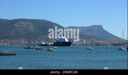 Il tiro Abeille Liberté oceano-andare nel porto di Tolone Foto Stock