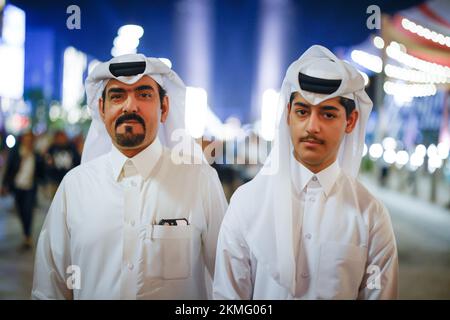 Doha, Catar. 26th Nov 2022. Residenti del Qatar durante la Coppa del mondo FIFA Qatar 2022 tenutasi a Doha, Qatar. Credit: Rodolfo Buhrer/la Imagem/FotoArena/Alamy Live News Foto Stock