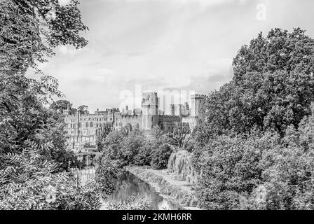 Warwick Castle in bianco e nero, Warwickshire, Inghilterra, Regno Unito Foto Stock