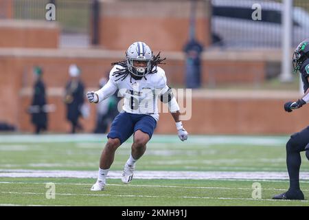 Denton, Texas, Stati Uniti. 26th Nov 2022. Rice Owls linebacker Treshawn Chamberlain (8) precipita il quarto di strada durante la partita di football NCAA tra le Rice Owls e il North Texas Mean Grea all'Apogee Stadium di Denton, Texas. Ron Lane/CSM/Alamy Live News Foto Stock