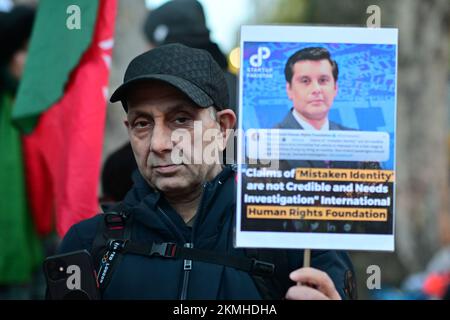 Downing Street, Londra, Regno Unito. 26th novembre 2022: Protesta della PTI contro le mafiose importate dal leader internazionale britannico Imran Khan in Pakistan. Foto Stock