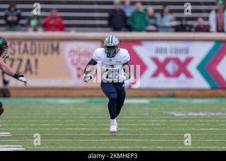 Denton, Texas, Stati Uniti. 26th Nov 2022. Rice Owls Running back Jump otoviano corre con la palla durante la partita di football NCAA tra le Rice Owls e il North Texas Mean Grea all'Apogee Stadium di Denton, Texas. Ron Lane/CSM/Alamy Live News Foto Stock