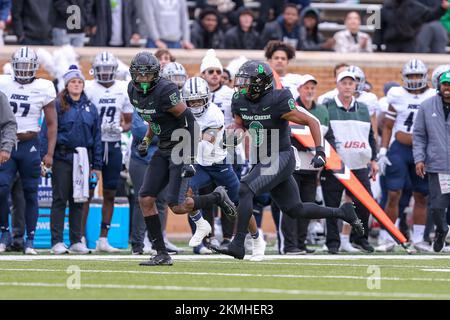 Denton, Texas, Stati Uniti. 26th Nov 2022. North Texas Mean Green running back Ikaika Ragsdale (6) corre con la palla durante la partita di football NCAA tra le Rice Owls e il North Texas Mean Gra allo stadio Apogee di Denton, Texas. Ron Lane/CSM/Alamy Live News Foto Stock