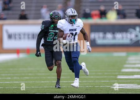 Denton, Texas, Stati Uniti. 26th Nov 2022. Rice Owls Running back Jump otoviano corre con la palla durante la partita di football NCAA tra le Rice Owls e il North Texas Mean Grea all'Apogee Stadium di Denton, Texas. Ron Lane/CSM/Alamy Live News Foto Stock