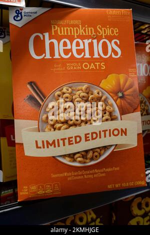 Cereali in un negozio di alimentari D'Agostino a New York City, Stati Uniti 2022 Foto Stock