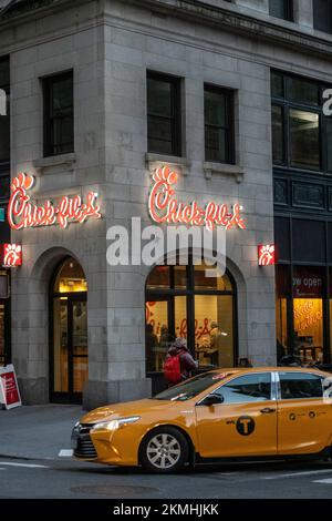 Chick-fil-A Corner Store in Park Avenue South a New York City, USA 2022 Foto Stock