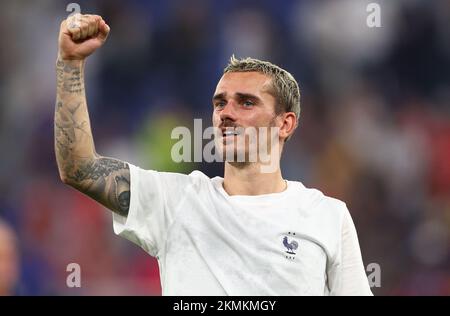 Doha, Qatar, 26th novembre 2022. Antoine Griezmann di Francia festeggia la vittoria durante la partita della Coppa del mondo FIFA 2022 allo Stadio 974 di Doha. Il credito di foto dovrebbe essere: David Klein / Sportimage Foto Stock