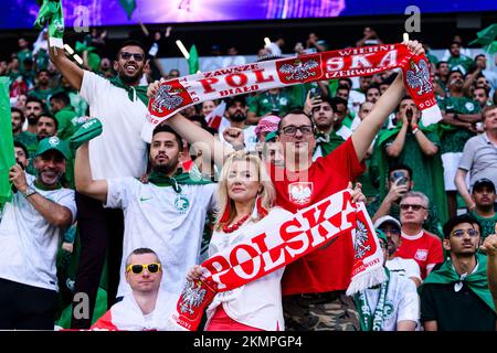 Doha, Qatar. 14th Set, 2022. Doha, Qatar, 26th 2022 novembre: Tifosi polacchi prima della partita tra Polonia e Arabia Saudita, valida per la fase di gruppo della Coppa del mondo, che si tiene presso l'Education City Stadium di Doha, Qatar. (Marcio Machado/SPP) Credit: SPP Sport Press Photo. /Alamy Live News Foto Stock